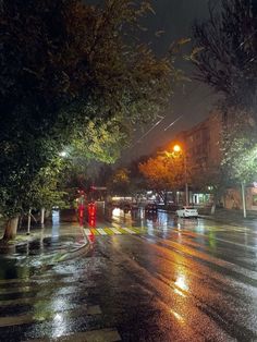 Rainy Photos, City Lights At Night, Night Rain, Dark Landscape, Dark Nature Aesthetic, Night Pictures