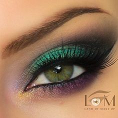 Mardi Gras Makeup, Fashion Make Up, Green Makeup, Eye Makeup Designs, Smokey Eyes, Day Makeup, Makeup For Green Eyes