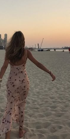 Summer Maxi Dress Aesthetic, Aesthetic Long Dress, Hannah Bellinger, Floral Dress Aesthetic, Long Dress Outfit, Vacation Outfit Summer, Thrift Board, Outfit Summer 2022, Look 80s