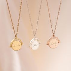 𝗥𝗢𝗨𝗡𝗗 𝗦𝗣𝗜𝗡𝗡𝗘𝗥 𝗣𝗘𝗥𝗦𝗢𝗡𝗔𝗟𝗜𝗦𝗘𝗗 𝗡𝗔𝗠𝗘 𝗡𝗘𝗖𝗞𝗟𝗔𝗖𝗘 This gorgeous personalised necklace is our take on the timeless spinner. The Round Spinner Name Necklace features a delicate silver-plated arch that effortlessly holds a disc charm with an intricate pin, allowing the charm to spin continuously. Surprise your beloved friend with a beautifully personalised gift for her, and ask her to be your bridesmaid with one of our stunning personalised bridesmaids gifts. Available in Sophisticated Fonts, Memorial Jewelry Ashes, Personalised Necklace, Personalized Tie, Personalized Bridesmaid Gifts, Bridesmaids Personalized, Luxury Gift Box, Personalized Bracelets, Memorial Jewelry