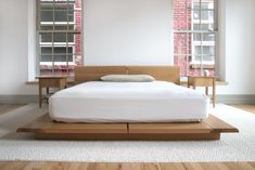 japanese platform bed Beds Without Headboards Ideas, Neat Furniture, Bed Without Headboard, Hardwood Bed, Headboard Ideas, Modern Platform Bed, Bed White, Murphy Beds, Platform Beds