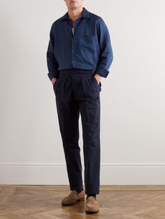 "We've always used colour modestly, " says Toby Lamb, Brand Director of Richard James. "It's a little pop, a surprise, or a lovely accent." This shirt is cut from breathable linen in a calming blue mélange. It's elevated with a luminous row of mother-of-pearl buttons. Men’s Fashion Button Down, Men In Blue Shirt, Men’s Button Down Shirt, Working Outfit Men, Navy Blue Linen Shirt Men Outfit, Mens Summer Work Outfits, Navy Blue Button Up Shirt Outfit Men, Dressy Outfit Men, Blue Outfit Men Casual