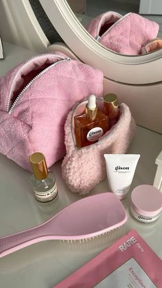 Girly Self Care Aesthetic, Pink Self Care Aesthetic, Pink Skincare, Alat Makeup, Pink Makeup Bag, Pink Pinterest, Pink Life, Pretty Skin Care