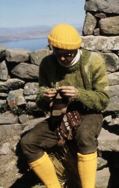 Fisherman Fashion, Coastal Grandpa, Grandpa Fashion, Old Sailor, Men Knitting, Stylish Knitwear, Seaside Village, Mens Outfit Inspiration, Craft Making