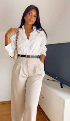 Businesses Outfits Women, Chiropractic Work Outfit, Work Classy Outfits Women, Women Corporate Outfit, How To Dress Elegantly, Finance Outfits Women, 2024 Styles For Women, Stylish Work Attire Business Casual, Chic And Classy Outfits