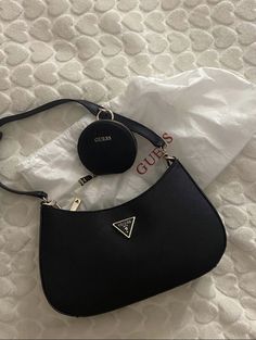 Cute Guess Bags, Purse Asethic, Pretty Bags Aesthetic, Cute Handbags Aesthetic, Cute Purses Black, Purses And Handbags Aesthetic, Cute Black Bag, Mini Bags Aesthetic, Hand Bag Aesthetic