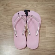 Nwot Pink Glitter Flip Flops 2000s Closet, 2025 Wishlist, Glitter Flip Flops, Pink Flip Flops, Good Vibes Only, Lookbook Outfits, Mean Girls, Pink Glitter, Shopping List