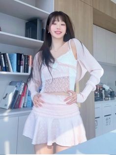 #wonyoung #fashion Wonyoung Fashion, Wonyoung Outfit, Girl Fits, Korean Beauty, Beauty Trends, Kpop Girl Groups, Aesthetic Girl, Spring Outfit, Kpop Girls