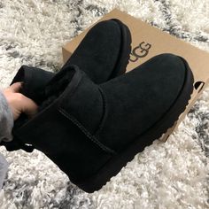 Mini Ugg Boots Size 5! New In Box! Black Uggs Aesthetic, Black Mini Uggs, Black Uggs Boots, Ugg Black Mini, Uggs Classic Mini, Uggs Aesthetic, Uggs Mini, Ugg Boots Black, Mini Ugg Boots