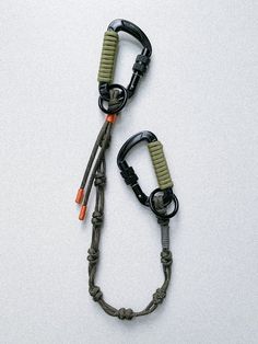 Paracord Carabiner, Parachute Cord Crafts, Paracord Braids, Concept Inspiration, Paracord Diy, Edc Tactical, Paracord Knots