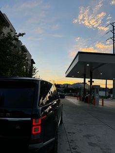 Range rover vogue with view of sunrise #cars #rangerover #rangeroversport #vogue #sunrise #morning #brownboyexotic #usa #fyp Range Rover Vogue, Range Rover Sport, Range Rover, California, Vogue, Range, Quick Saves