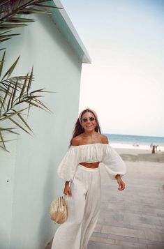 Planejando o Guarda-Roupa de Verão, guarda-roupa de verão, o que usar no verão, montando guarda-roupa de verão, macacão de linho Beach Outfits Women Summer, Beach Outfit Plus Size, Elegant Beach Outfit, Sweatpants Outfit For School, Preppy Beach Outfits, Classy Beach Outfit, Modest Beach Outfit, Beach Outfits Women Plus Size, Fall Beach Outfits