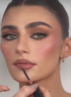 Sultry Makeup For Hazel Eyes, Classic Glam Makeup, Glowy Glam Makeup, Mob Wife Makeup, Maquillage On Fleek, Going Out Makeup, Dope Makeup, Makeup Eye Looks