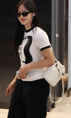 Minji Airport Outfits, Kim Minji, Simple Fits, Fitted Cardigan, Only Girl, Airport Style, Airport Outfit