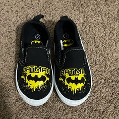 Nwot Batman Toddlers Shoes Size 7. Never Worn. Batman Yellow, Batman Onesie, Batman Shoes, Baby Batman, Batman Kids, Batman Shirt, Baby Shoe Sizes, 1d And 5sos, Baby Sneakers