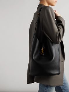 Anthony Vaccarello unveiled the original 'Le 5 à 7' bag at SAINT LAURENT's Spring '21 show - it became an instant classic. Marrying a timeless aesthetic with modern practicality, this large version is made from naturally grained leather and embellished simply with 'Cassandre' hardware that doubles as the fastening. All Saints Fashion, Ysl Bag Aesthetic, Hobo Bag Outfit, Saint Laurent Tote, Large Leather Tote Bag, Bag Aesthetic, Timeless Aesthetic, Anthony Vaccarello, Designer Crossbody Bags