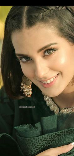 Pakistani Makeup Looks, Eid Makeup Look, Pakistani Makeup, Bridal Makeup Videos, Suno Chanda, Pakistan Independence, Girl Dps, Pakistan Independence Day