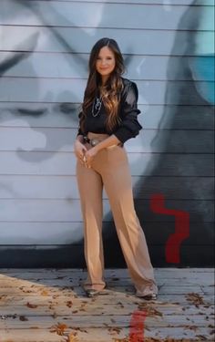 Western Pant Suit Women, Western Outfits For Office, Stylish Business Outfits Professional, Western Outfits Women Interview, Business Professional Western Outfits, Western Style Office Outfits, Western Bussines Attire, Teacher Western Outfit, Business Country Outfit