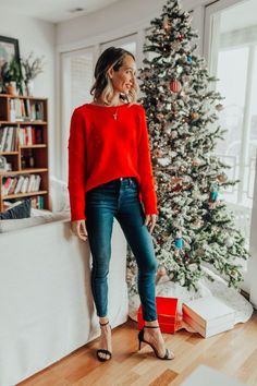 Simple Christmas Outfits, Holiday Party Outfit Casual, Christmas Fashion Outfits, Casual Christmas Party, Christmas Eve Outfit, Christmas Outfit Casual, Casual Christmas Party Outfit, Casual Holiday Party, Dinner Party Outfits