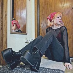 Casual Demonia Outfit, Demonia Stack 301 Outfit, Chunky Platform Outfit, Platform Boots Casual Outfit, Demonia Boots Outfit Aesthetic, Goth Platform Boots Outfit, Demonia Bear 202 Outfit, Platform Boots Outfit Casual, Demonia Shaker Outfit