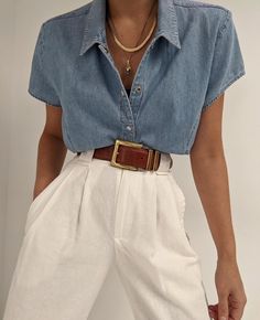 Belted Skirt Outfits High Waist, Outfit Ideas 90s Style Vintage, White Pants Denim Jacket Outfit, Minimal Feminine Outfit, Unconstructed Outfit, White Pants Leather Jacket, Spring Outfits 90s Style, Vintage Denim Shirt Outfit, Early Spring Outfits 2023