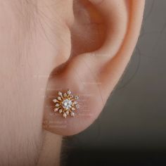 Cute Gold Earrings Minimalist, Gold Earrings Diamond, Diamond And Gold Earrings, 10 Grams Earrings Gold, Gold Studs Designs, Earring Studs Gold, Delicate Rose Gold Earrings, Diamond Earrings Studs Indian, Gold Earrings Designs Studs