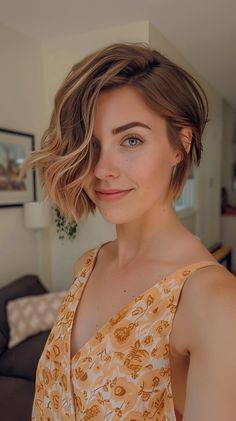 Pixie Long Face, Short Side Part Hair, Boyfriend Bob Haircut, Bixie Colour Haircut 2024, Hair Color Ideas Short Hair, Pixie Bob Cut, Pixie Bobs, Deep Brown Hair, Edgy Hair Color