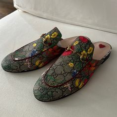 Brand New And Unworn With Dust Bag And Original Box. Gucci Floral Slides, Gucci Floral, Leather Sandals Flat, Black Loafers, Loafer Mules, Leather Slippers, Jelly Sandals, Shoes Brand, Leather Slides