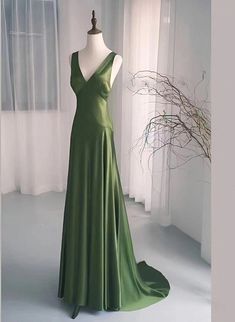 Low Back Prom Dress, Jade Green Dress, Green Dress Long, Prom Dress Green, V Neck Prom Dress, Back Prom Dress, Green Evening Dress, Prom Inspo, Prom 2024