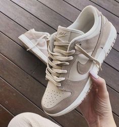 Pretty Sneakers, Chique Outfit, Trendy Shoes Sneakers, Preppy Shoes, Pretty Shoes Sneakers, All Nike Shoes, Shoes Outfit Fashion, Cute Nike Shoes, Shoes Outfit