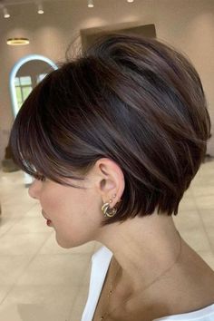 Bixie Haircut, Wigs Styles, Short Stacked Bob Haircuts, Kort Bob, Stacked Haircuts, Short Brown Hair, Hair Haircuts, Bob Haircuts For Women, Short Bob Haircuts