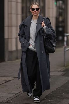 Grey Coat Outfit Winter, Oversized Coat Outfit, Grey Coat Outfit, Black Coat Outfit, Fits Winter, Trench Outfit, Long Grey Coat