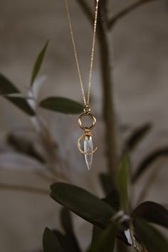 Gold Witch Jewelry, Celestial Jewelry Aesthetic, Necklace Pendant Ideas, Moon Things, Moon Quartz, Stone Jewelry Necklace, Quartz Crystal Jewelry, Gold Disc Necklace, Goddess Jewelry