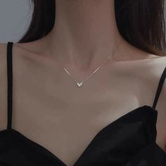 Neck And Collarbone Aesthetic, Aesthetic Necklace Simple, Simplistic Jewelry, Simple Elegant Necklace, قلادات متدلية, Jewelry Necklace Simple, Pretty Jewelry Necklaces, Girly Accessories, Classy Jewelry