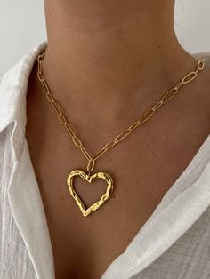 Antiqued gold heart necklace, 18in Chunky Heart Necklace, College Wishlist, Coin Pearl Necklace, Chunky Gold Necklaces, Pearl Party, Trend Jewelry, Buy Pearls, Indie Jewelry, City Of Love