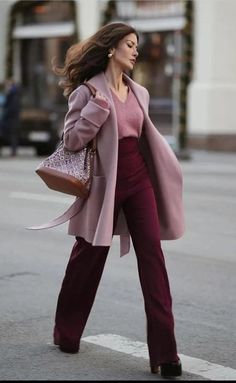 Burgundy Pink Outfit, Pink Coat Outfit Classy, Burgundy And Pink Outfit, Burgundy Sweater Outfit Winter, Pink And Burgundy Outfit, Burgundy Sweater Outfit, Fall Work Outfit, 2024 Street Style, Thanksgiving Outfit Ideas