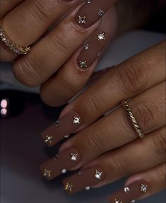 Matte Nails Design With Rhinestones, Chocolate Brown Nails With Rhinestones, Brown Nails With Jewels, Brown Diamond Nails, Dark Brown Nails Acrylic Design, Brown Nails Design With Rhinestones, Graduation Nails Brown, Silver And Brown Nails, Brown Gem Nails