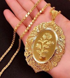 Locket Gold, Beautiful Gold Necklaces, Gold Jewelry Stores, Gold Bride Jewelry