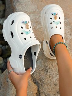 Blanco  Collar     Embellished Cute Platform Crocs, White Chunky Platform Sneakers With Round Toe, Cheap White Non-slip Platform Slippers, Crocs White Platform, Chunky White-sole Platform Sneakers With Round Toe, Crocs Shoes Women, White Crocs, Eva Sole, Crocs Shoes