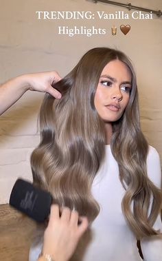 Pretty Hair Brunette, Chocolate And Vanilla Hair Color, Beige And Brown Hair, Hair For Events Parties, Brown Hair With Root Smudge, Chai Tea Hair Color, Light Brown With Babylights, Timeless Hair Color, Shiny Light Brown Hair