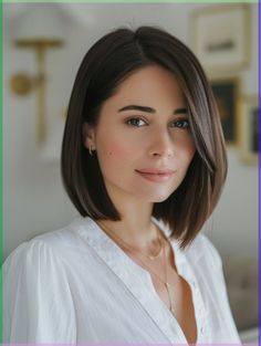 A Line Lob Straight Hair, Colored Bob, Classic Bob Hairstyle, Sleek Short Hair, Classic Bob Haircut, Chic Hairstyle, Haircuts For Medium Length Hair, Chin Length Hair, Long Bob Haircuts