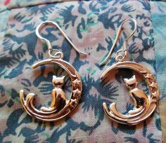 EARRINGS -  Darling  - KITTY CAT - Crescent Moon - Stars  - Hoop - 925 - Sterling Silver - Dangle - French Hook - Earrings420   .GOOD CONDITION. MAILED WITH IN  24 HOURS AFTER PAID FOR. Vintage Sterling Silver Ring 925 Metal Composition: Sterling Silver  4.5 GRAMS https://www.etsy.com/shop/MOONCHILD111 Cat Croissant, Vintage Sterling Silver Rings, 925 Ring, Moon Stars, Kitty Cat, Piercing Jewelry, Stars And Moon, Crescent Moon, Sterling Silber