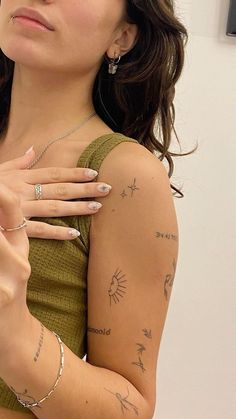 miller montgomery | caught up | windy city series | liz tomforde ˚ ✦ Almond Tattoo, Patchy Sleeve Tattoo Women, Ephemeral Tattoo, Liz Tomforde, Tattoo Spots, Fotografi Vintage, Small Hand Tattoos, Classy Tattoos