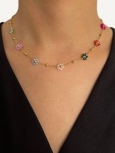 Add a touch of joy and color to your everyday look with our Peri'sbox Daisy Flower Choker! This enchanting necklace combines the timeless charm of a gold-plated stainless steel chain with playful rainbow beads and colorful daisy flowers. Perfect for any occasion, from a casual day out to a special event. Made with precision and passion, this necklace is not only beautiful, but also practical with its waterproof finish, allowing you to wear it without worrying about the elements. The vibrant flow Floral Choker, Flower Choker, Trendy Necklace, China Style, Street Party, Daisy Necklace, Rainbow Necklace, Rainbow Beads, Trendy Necklaces