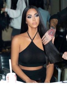 Celebrity makeup looks you'll love for prom! Check out these makeup looks worn by your favorite celebrities to help you look amazing for Prom this year! Estilo Kim Kardashian, 90s Makeup Look, Look Kylie Jenner, Kardashian Makeup, Kim Kardashian Makeup, Estilo Kardashian, Kim Kardashian Outfits, 90s Makeup