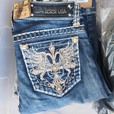 La Idol Jeans With Rhinestones On Pockets And Beautiful Double Stitch. Bedazzled Pocket Jeans, Flare Jeans With Rhinestones, Jeans With Gems On Pockets, Jeans With Diamonds, Gem Jeans, Jeans With Gems, Bling Pants, Bleach Painting, Low Rise Jeans Outfit