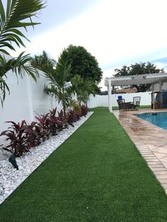 What kind of artificial grass is good around pools? – Artificial Turf Factory Outlet Turf Landscaping Ideas, Artificial Grass Backyard Ideas, Artificial Turf Around Pool, Artificial Grass Around Pool, Synthetic Grass Backyard, Artificial Grass Ideas, Artificial Turf Backyard, Artificial Grass Patio, Crystal Lantern