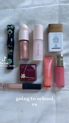 Clean Cute Makeup, Hot Natural Makeup, Trendy Makeup Products 2023, Things To Look Up On Amazon, Trendy Products 2023, School Makeup Products, Good Lip Glosses, What’s In My Makeup Bag, Summer Bags Handbags