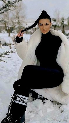 Snow Photoshoot, Branded Outfits, Winter Travel Outfit, Classy Winter Outfits, Stylish Winter Outfits, Winter Photoshoot, Winter Fashion Outfits Casual