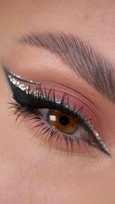 Maquillage Halloween Simple, Maquillage Yeux Cut Crease, Korean Skin Care Secrets, Maquillage On Fleek, Prom Eye Makeup, Cute Eye Makeup, Smokey Eye Tutorial, Smink Inspiration